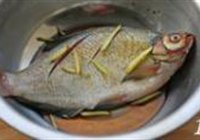双椒煎边鱼的做法 步骤1
