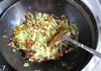腊肠炒面的做法 步骤7
