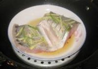 清蒸海鲈鱼的做法 步骤4