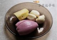 黄道蟹蒸米粉的做法 步骤2
