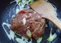 葱爆羊肉的做法 步骤5