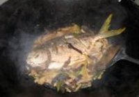 干烧平鱼的做法 步骤11