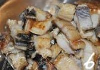 肉片炒鳗鲞的做法 步骤7