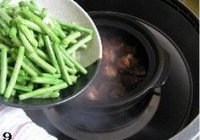 排骨焖豆角的做法 步骤9