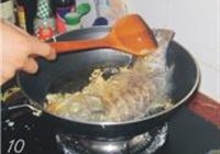 糖醋鲤鱼的做法 步骤10