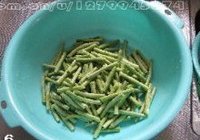 排骨焖豆角的做法 步骤6