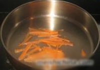杂蔬鲜虾白菜卷的做法 步骤4