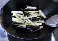 牛肉剁椒蒸茄子的做法 步骤7