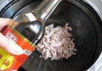 腊肠炒面的做法 步骤4