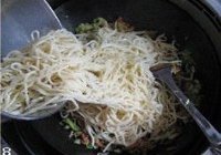 腊肠炒面的做法 步骤8