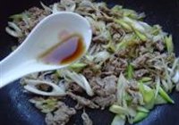 葱爆羊肉的做法 步骤8