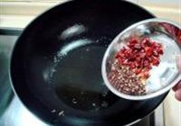 麻辣子鸡的做法 步骤8