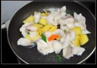 芒果炒鱼片的做法 步骤12