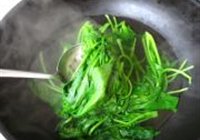 炸菠菜脯的做法 步骤1