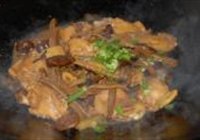 茶树菇烧鸡翅的做法 步骤15