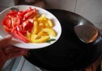 彩椒韭菜花爆鱿鱼的做法 步骤20