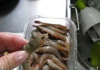 糖醋油爆虾的做法 步骤1