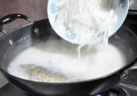 鲫鱼荷包蛋萝卜丝汤的做法 步骤8