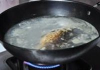 鲫鱼荷包蛋萝卜丝汤的做法 步骤4