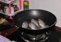 黄豆酱焖泥猛鱼的做法 步骤2
