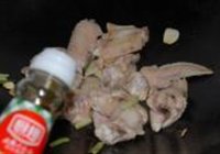 茶树菇烧鸡翅的做法 步骤7