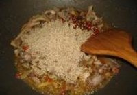 芝麻炒土鸡的做法 步骤6
