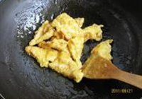 拔丝鸡蛋的做法 步骤8