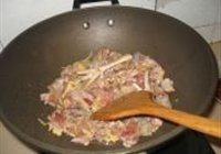 芝麻炒土鸡的做法 步骤3