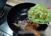 虾兵蟹将炒芹皇的做法 步骤5