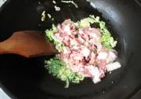 剁椒海鲜火锅的做法 步骤3