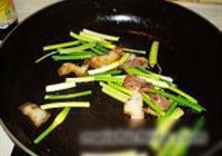 素鸡炒蒜薹的做法 步骤4