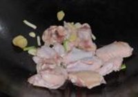 茶树菇烧鸡翅的做法 步骤6