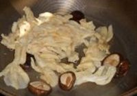 冬菇扒鸭的做法 步骤7