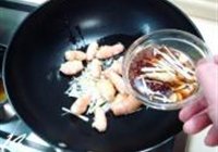 炸烹虾段的做法 步骤14