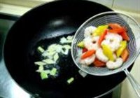 香芒炒虾球的做法 步骤5