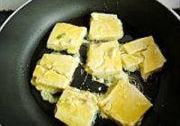 香椿锅塌豆腐的做法 步骤7