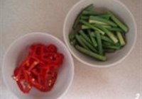 蒜香鲜菇炒肉饼的做法 步骤2