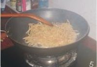 尖椒炒豆皮丝的做法 步骤5