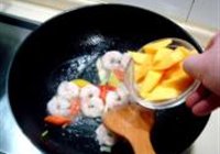 香芒炒虾球的做法 步骤7