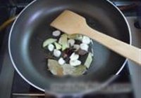 咖喱牛肉煲的做法 步骤5