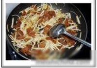 韭黄炒肉皮的做法 步骤13