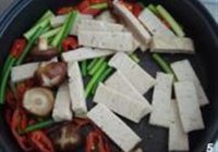 蒜香鲜菇炒肉饼的做法 步骤5