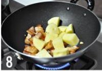 土豆焖五花肉的做法 步骤8