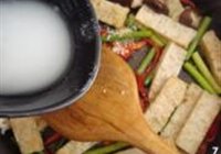 蒜香鲜菇炒肉饼的做法 步骤7