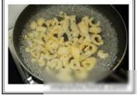 韭黄炒肉皮的做法 步骤7