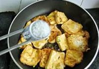 香椿锅塌豆腐的做法 步骤12