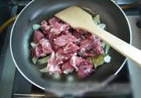 咖喱牛肉煲的做法 步骤6