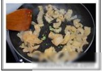 韭黄炒肉皮的做法 步骤9