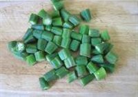 秋葵番茄炒鸡丁的做法 步骤2