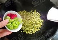 肉丁酸豆角的做法 步骤11